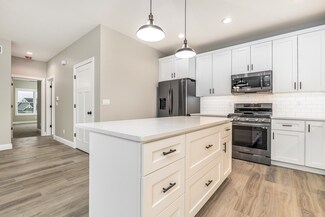 2474 Fieldstone Ct, Dubuque, IA 52003