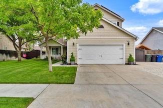 2761 Moir Ave, Sanger, CA 93657