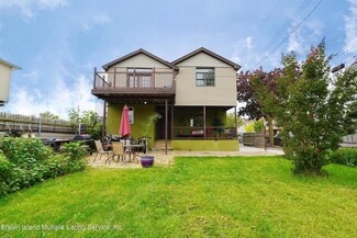 121 Cedar Grove Ave, Staten Island, NY 10306
