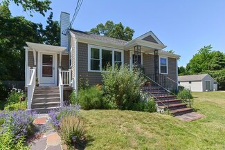 11 Davis St, South Dartmouth, MA 02748