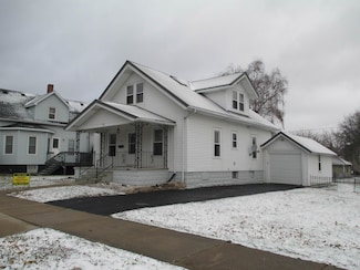 516 Elizabeth St, Baraboo, WI 53913