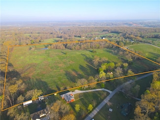 10187 Snavely Rd, Elm Springs, AR 72762