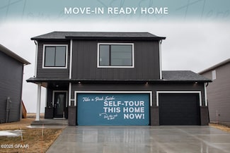935 David Dr, Grand Forks, ND 58201