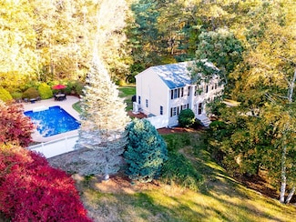 3 Chandler Dr, Londonderry, NH 03053