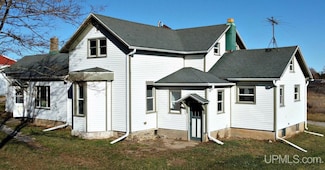 n 2119 Bay de Noc Dr, Menominee, MI 49858