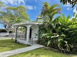 3000 NW 5th St, Miami, FL 33125