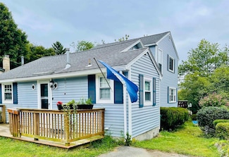 27 Glen Rd, Hampton, NH 03842