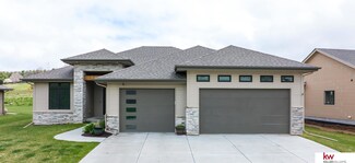 8909 S 23rd St, Bellevue, NE 68147
