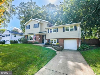 7507 Hogarth St, Springfield, VA 22151