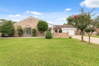11411 Ash Creek Dr, Houston, TX 77043
