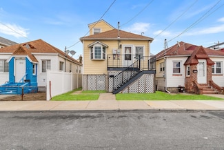 310 Beach 39th St, Far Rockaway, NY 11691