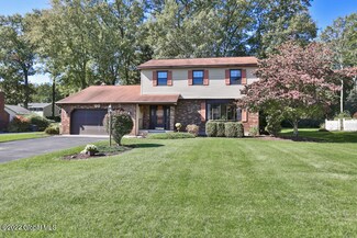787 Huntingdon Dr, Schenectady, NY 12309