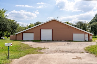3245 W Highway 6, Alvin, TX 77511
