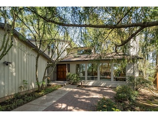 2748 SW 84th Place, Portland, OR 97225