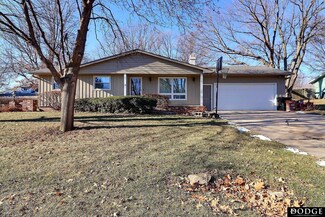 2811 Douglas Dr, Fremont, NE 68025