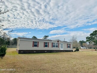 113 Old Hawkins Rd, Hubert, NC 28539