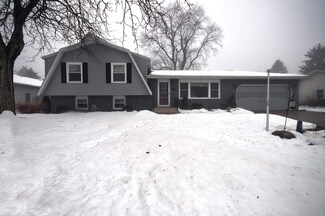 740 Potowatomi Dr, New Carlisle, IN 46552