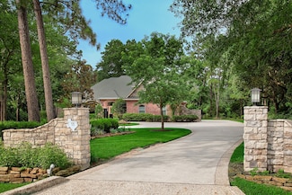 11 Chestnut Hill Ct, Spring, TX 77380