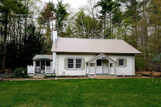 66 Ash St, North Conway, NH 03860