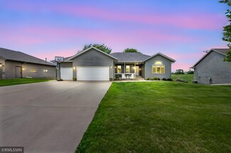 910 Melwood Ct, Madison Lake, MN 56063