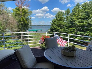 11520 N Lake View Trace Unit 8, Syracuse, IN 46567