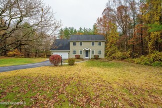 10 Cedarcrest Dr, Saratoga Springs, NY 12866