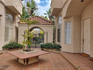 813 N Martel Ave Unit 2, Los Angeles, CA 90046