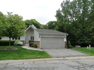 34015 Hillside Ct, Farmington Hills, MI 48335