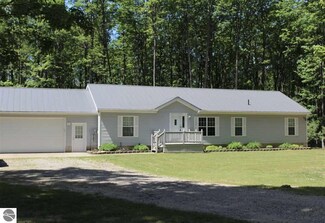 4277 Antioch Dr, Mesick, MI 49668