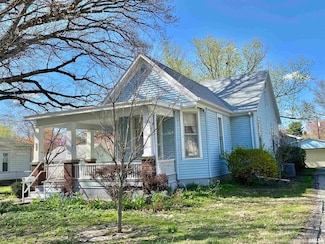 222 10th St, Lincoln, IL 62656