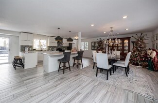 10498 Ricardo Rd, Clive, IA 50325