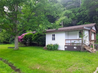 423 Wb Fishing Creek Rd, Roulette, PA 16746