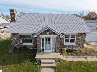 106 S Valley St, West Branch, MI 48661