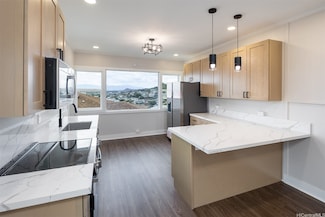 2130 Skyline Dr, Honolulu, HI 96817