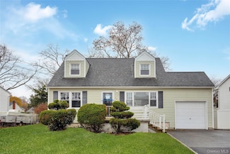 842 Brook St, West Babylon, NY 11704