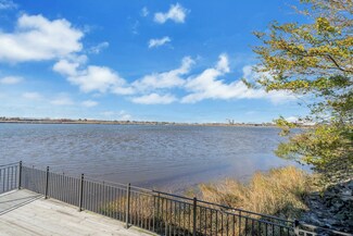 94 Harbor Key Unit 94, Secaucus, NJ 07094