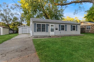 4030 E Seneca Ave, Des Moines, IA 50317