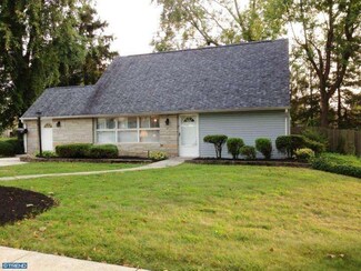 39 Quakeroak Rd, Levittown, PA 19057