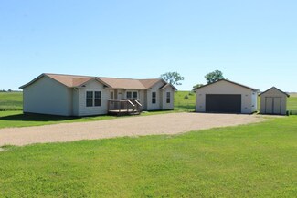 3544 Chestnut Cir NE, Minot, ND 58703