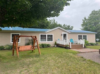 10590 N Hayes Ln, Carp Lake, MI 49718