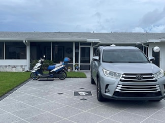 3451 Americo Dr, West Palm Beach, FL 33417