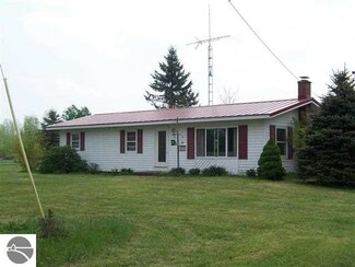 10498 Clarabella Rd, Clare, MI 48617