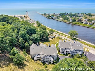 810 S Harbor Dr Unit 21, Grand Haven, MI 49417
