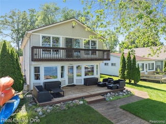 4825 Downing Dr, Pinckney, MI 48169