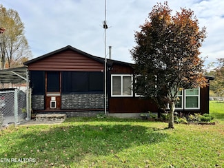 28 Cottage St, Crossville, TN 38571