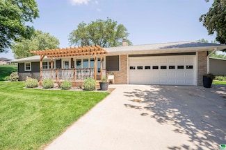 611 Gemini Rd, Hinton, IA 51024