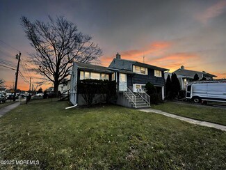 3 Tracy Dr, Fords, NJ 08863