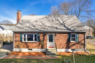 32 Oak St, Winchester, MA 01890