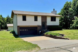 3205 Weaver Dr, Milford, KS 66514