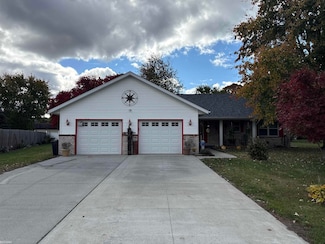 3365 Sapphire Ln, Fort Gratiot, MI 48059